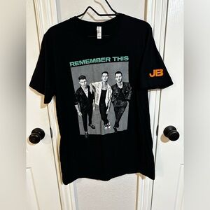 Jonas Brothers “Remember This” Tour Tee 2021 🔥
Women’s Fit • Size Large